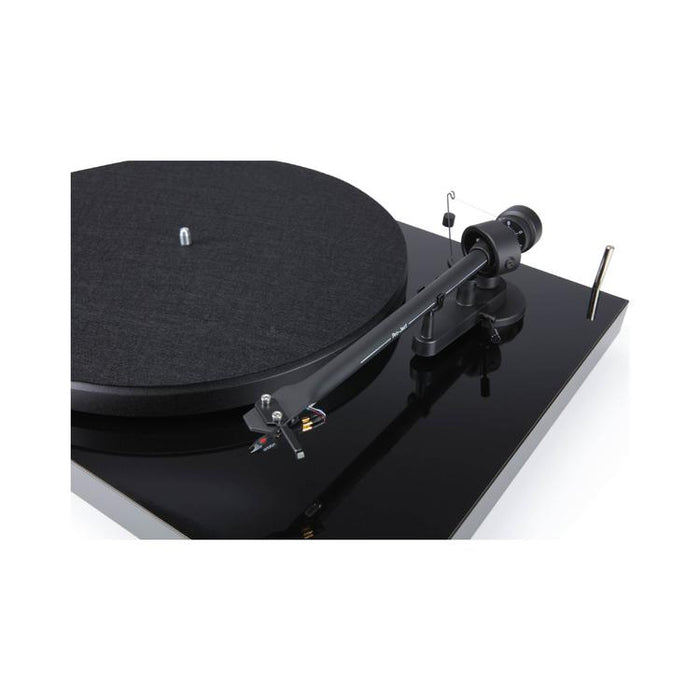 Pro-Ject DEBUT III PHONO SB BT | Table tournante - Bluetooth - Châssis MDF - Housse anti-poussière - Noir Piano-SONXPLUS Lac St-Jean